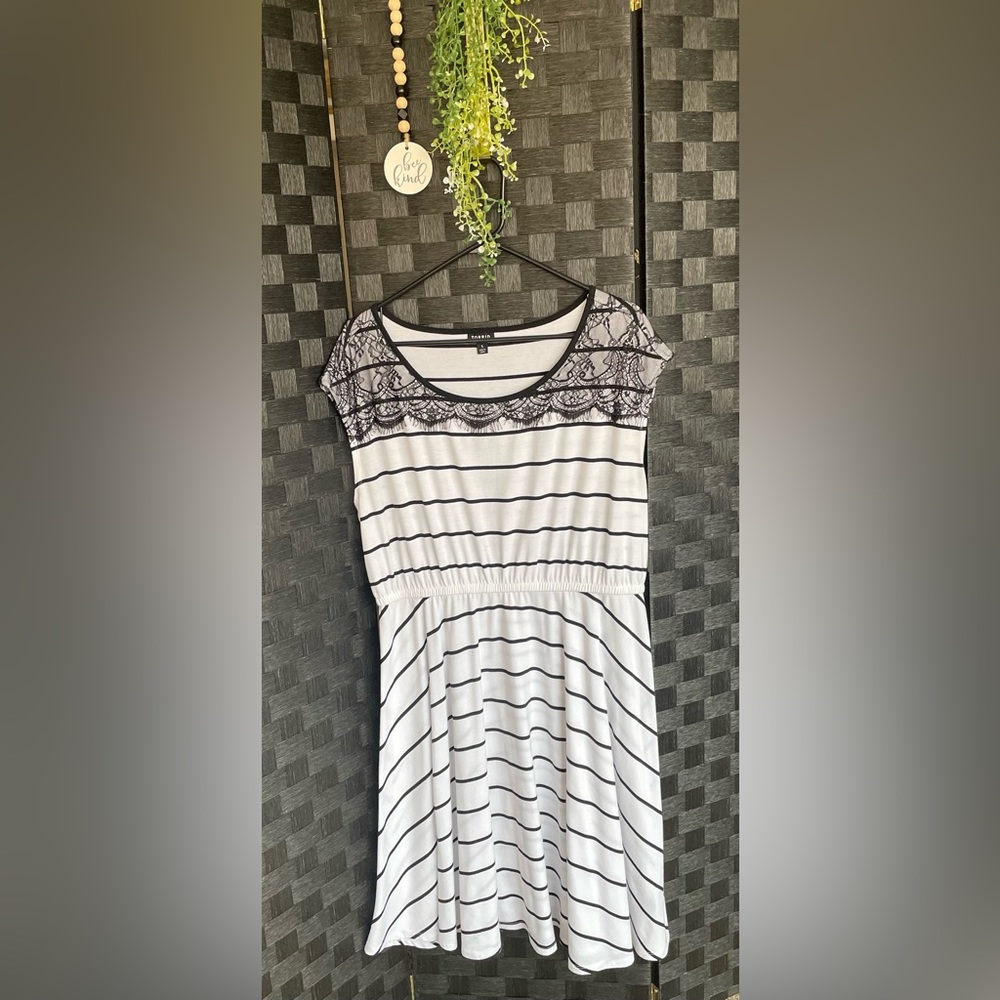 Torrid Size 1 (equivalent to a size 14/16) dress